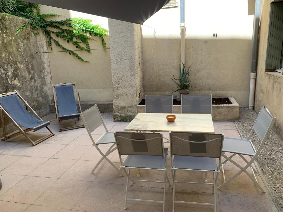 Appartement Intra Muros Avec Cour Privee アヴィニョン エクステリア 写真