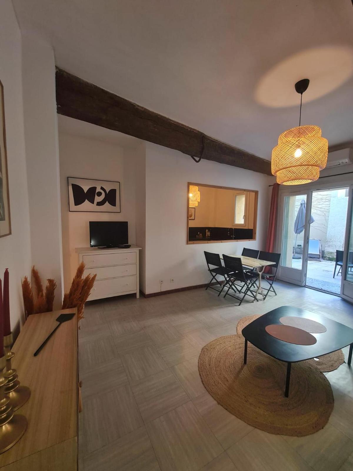 Appartement Intra Muros Avec Cour Privee アヴィニョン エクステリア 写真