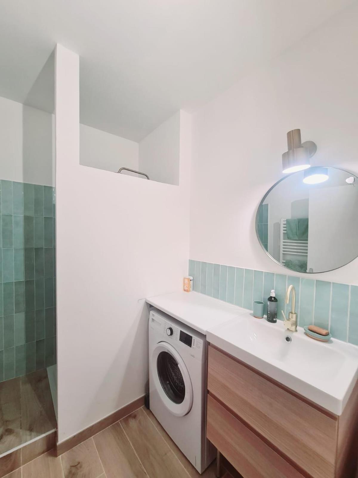 Appartement Intra Muros Avec Cour Privee アヴィニョン エクステリア 写真