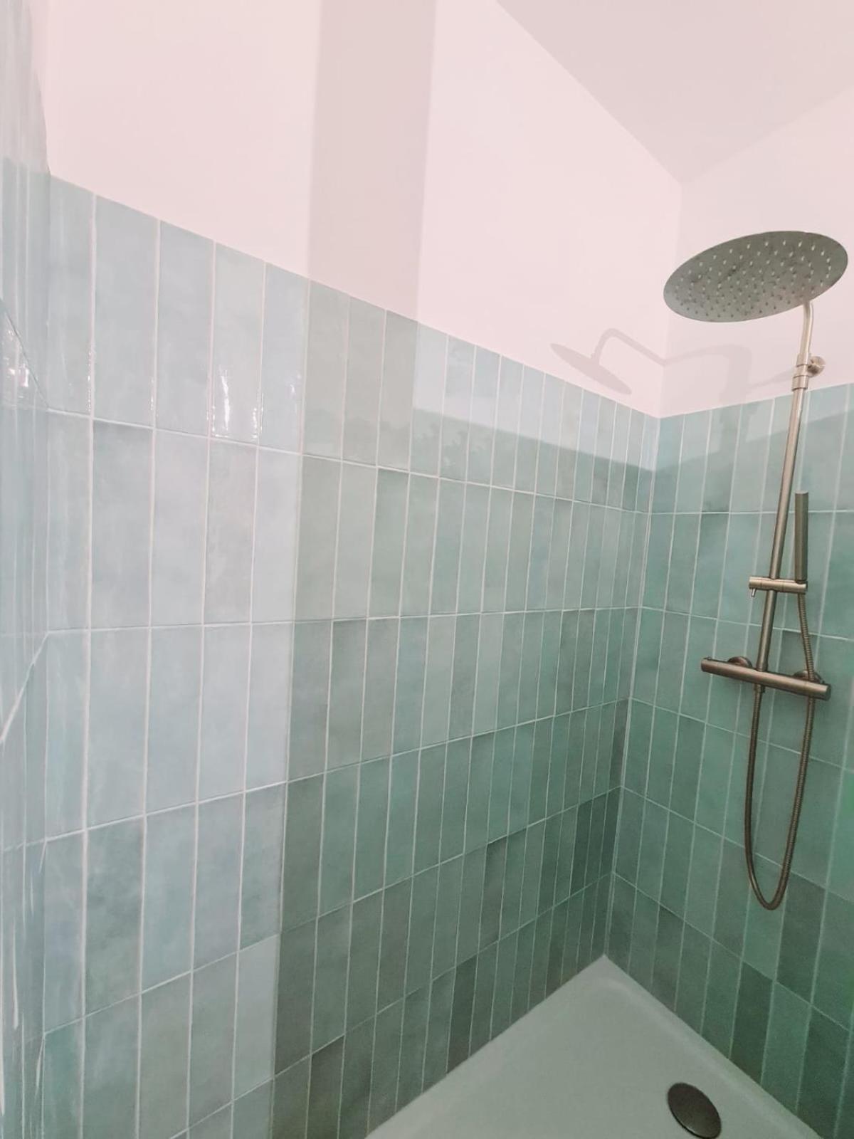 Appartement Intra Muros Avec Cour Privee アヴィニョン エクステリア 写真