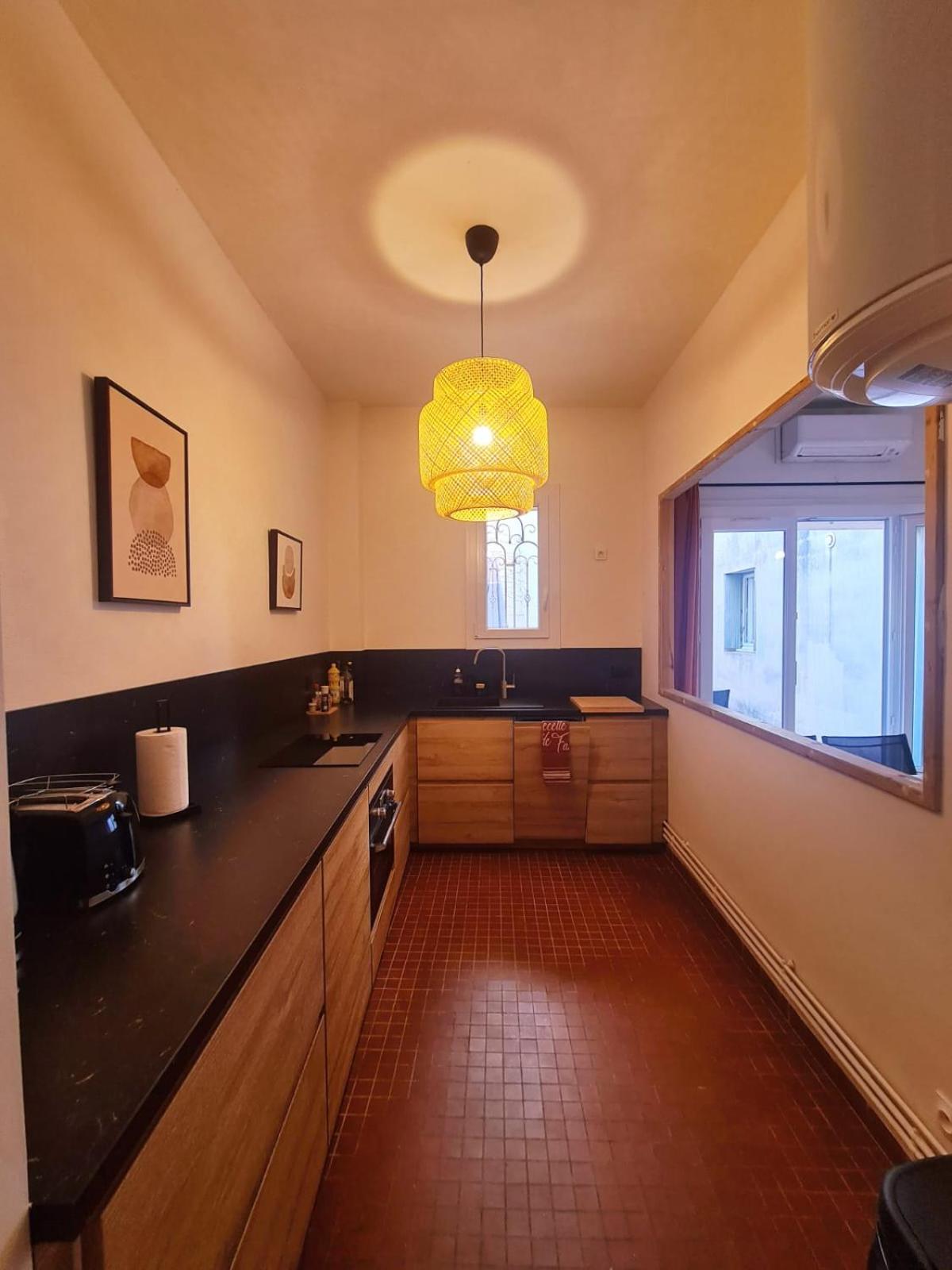 Appartement Intra Muros Avec Cour Privee アヴィニョン エクステリア 写真